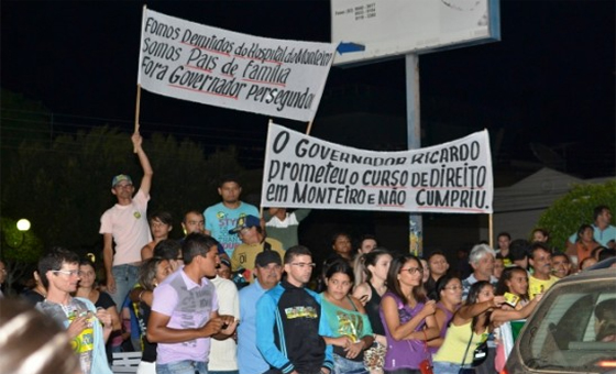 Protestos em monteiro contra RC