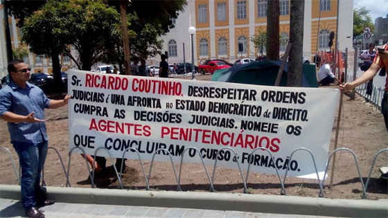 Concursados penitenciarios acampados02