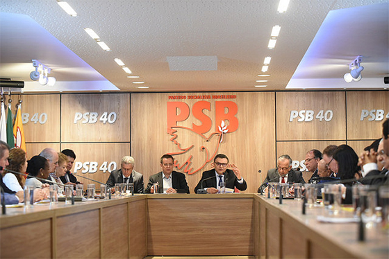 PSB nacional decide se afastar de dilma