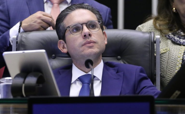 Hugo Motta repudia sanções dos EUA contra Alexandre de Moraes e defende soberania nacional
